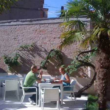 Отель La Pergola Di Venezia 2*